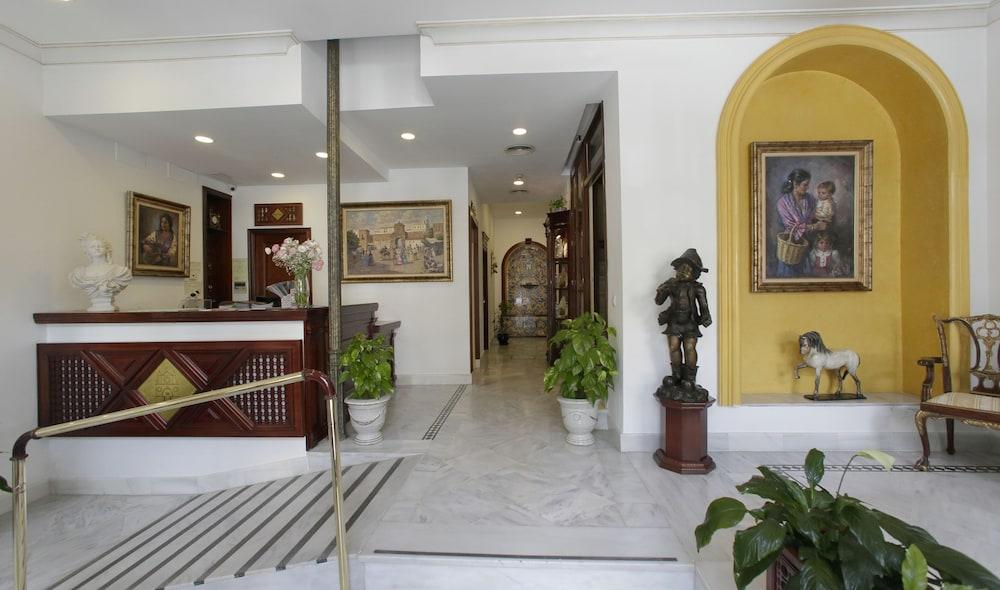 Basic Hotel Puerta De Sevilla Exterior foto